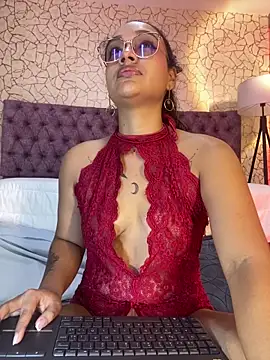 Snapshot of EMILYY_FOXY chatting on 06.19.26 EMILYY FOXY online show from 06.19.26