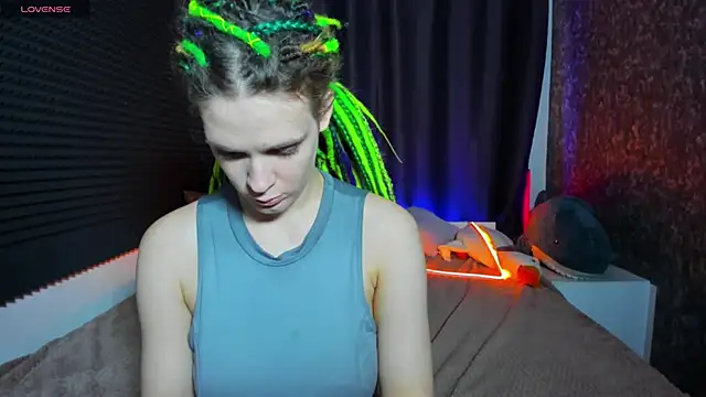 KIKI Krash online show from 10.19.25