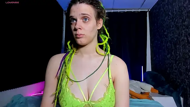 KIKI Krash online show from 11.13.25