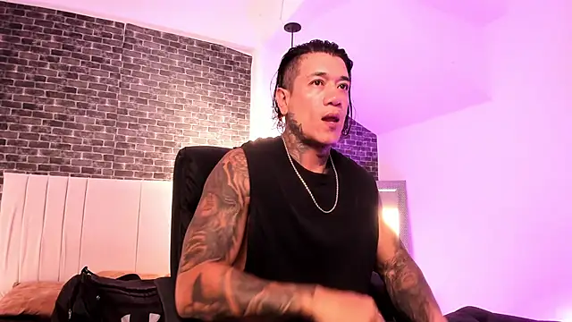 Snapshot of Dantesuarez28 chatting on 12.16.25 Dantesuarez28 online show from 12.16.25