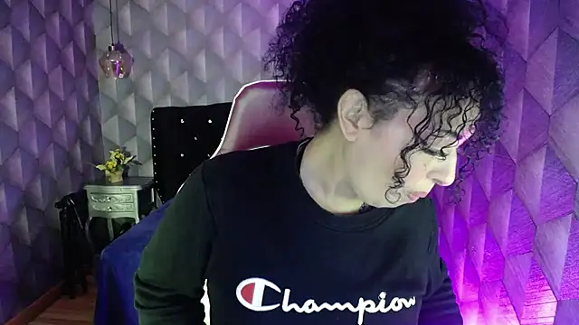 Sofiacowperx online show from 02.18.25