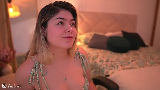 Lau Bee online show from 11.02.25