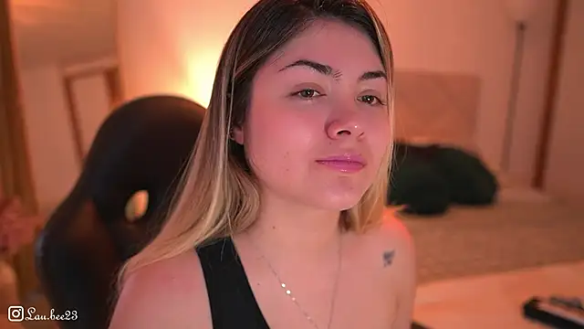 Lau Bee online show from 11.30.25