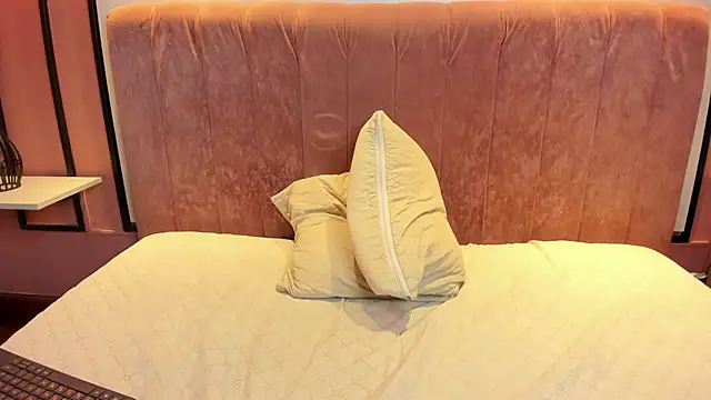 Snapshot of liz_goth chatting on 12.19.24 liz goth online show from 12.19.24