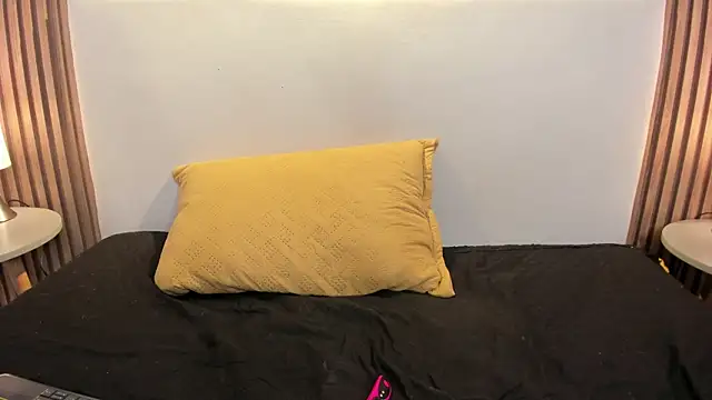 Snapshot of liz_goth chatting on 01.19.25 liz goth online show from 01.19.25