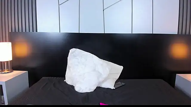 Snapshot of liz_goth chatting on 02.14.25 liz goth online show from 02.14.25