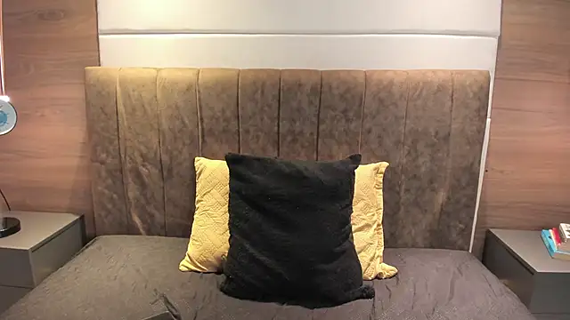 Snapshot of liz_goth chatting on 03.14.25 liz goth online show from 03.14.25