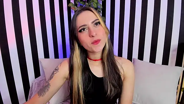 Snapshot of liz_goth chatting on 09.30.25 liz goth online show from 09.30.25