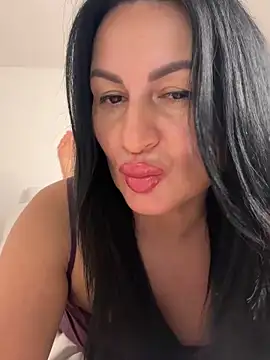 Snapshot of Helena7077 chatting on 09.28.25 Helena7077 online show from 09.28.25