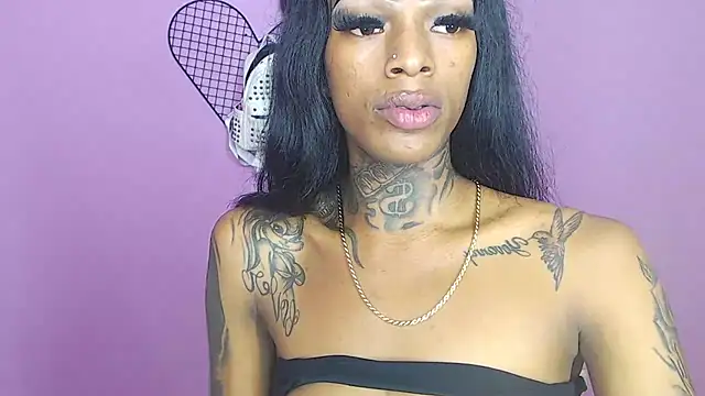 Snapshot of badgirls_cx chatting on 12.17.24 badgirls cx online show from 12.17.24