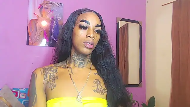 Snapshot of badgirls_cx chatting on 10.24.25 badgirls cx online show from 10.24.25