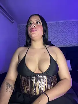 Snapshot of ElaaPerez chatting on 03.04.25 ElaaPerez online show from 03.04.25