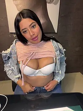 Snapshot of ElaaPerez chatting on 09.19.25 ElaaPerez online show from 09.19.25