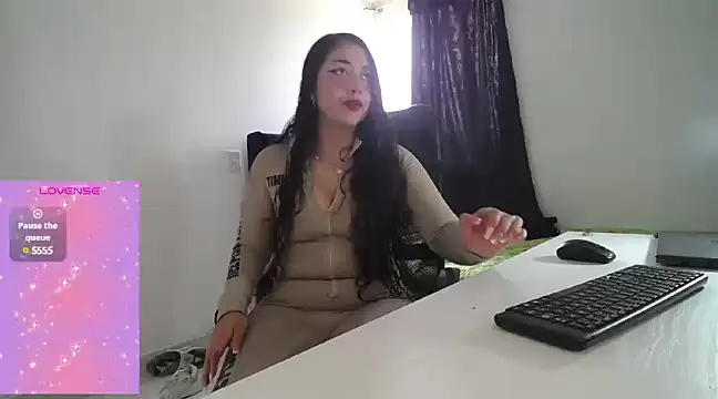 Estefany777 online show from 01.07.25