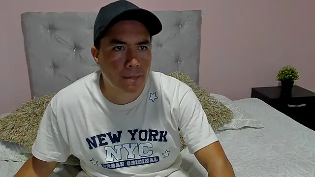 Snapshot of Jhonatan_Morales_S chatting on 10.12.25 Jhonatan Morales S online show from 10.12.25