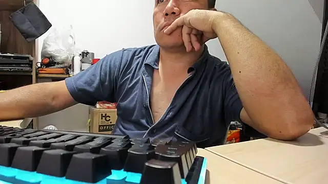 Snapshot of Jhonatan_Morales_S chatting on 11.21.25 Jhonatan Morales S online show from 11.21.25