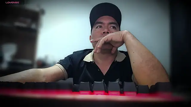 Snapshot of Jhonatan_Morales_S chatting on 11.29.25 Jhonatan Morales S online show from 11.29.25