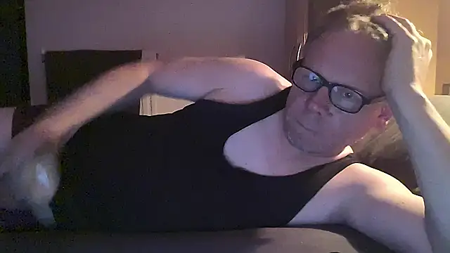 Snapshot of kinkyslet8 chatting on 09.25.25 kinkyslet8 online show from 09.25.25