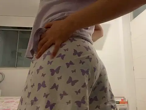 Snapshot of ForeverLola2024 chatting on 12.19.24 ForeverLola2024 online show from 12.19.24