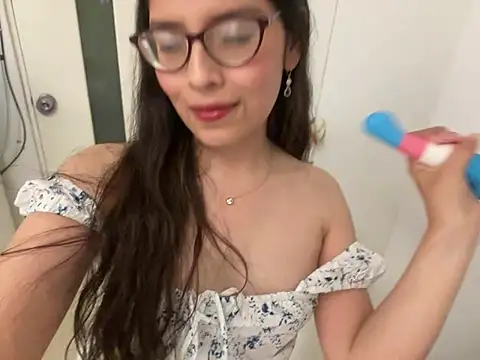 Snapshot of ForeverLola2024 chatting on 01.01.25 ForeverLola2024 online show from 01.01.25