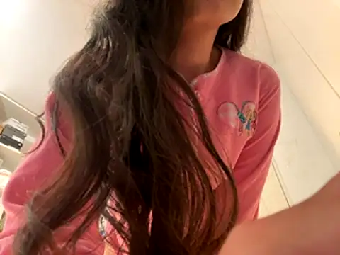 Snapshot of ForeverLola2024 chatting on 11.16.25 ForeverLola2024 online show from 11.16.25