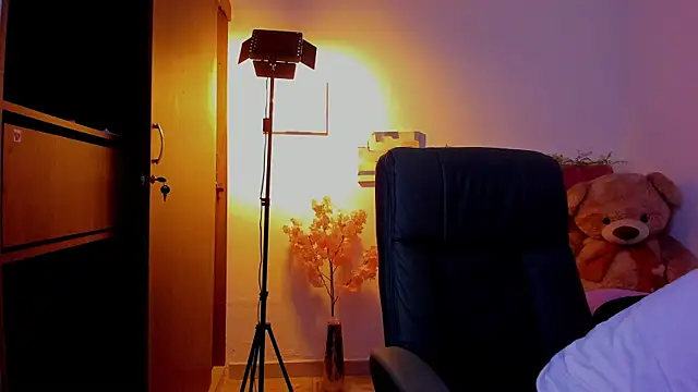 Charlee pink online show from 04.17.26