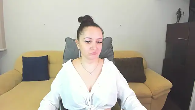 AngellLika online show from 11.25.25