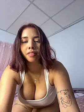 LucyMartelli online show from 11.17.25