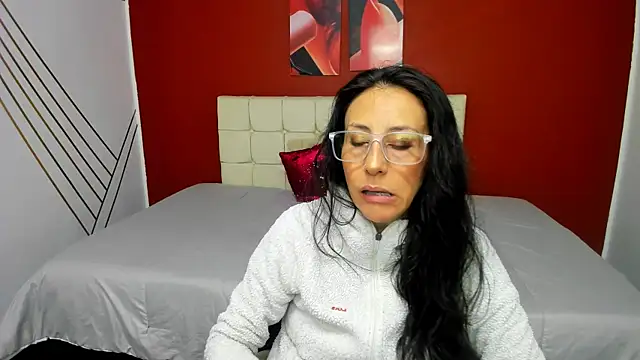 Abrillee1 online show from 12.21.24