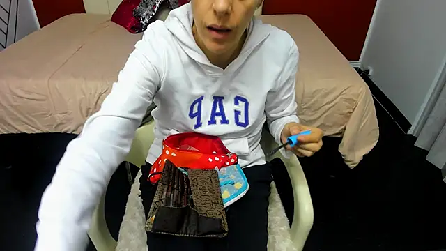 Abrillee1 online show from 01.17.25