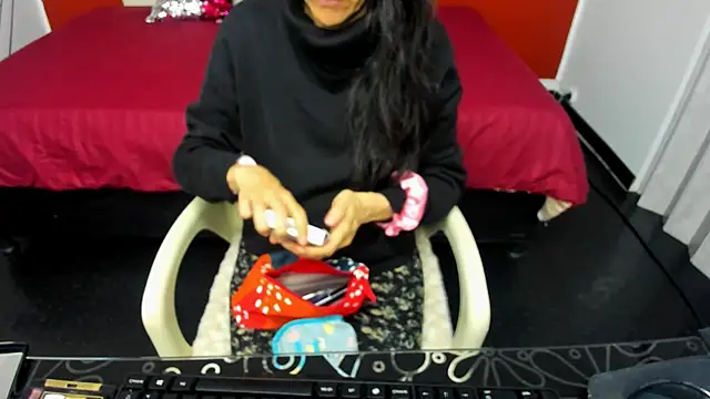 Abrillee1 online show from 01.20.25