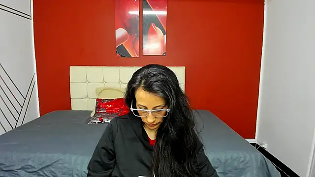 Abrillee1 online show from 02.13.25