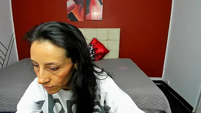 Abrillee1 online show from 02.25.25