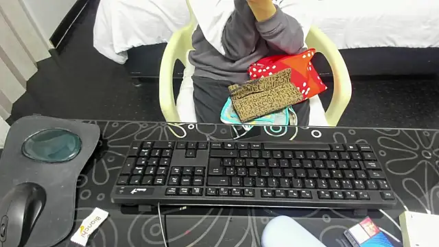 Abrillee1 online show from 03.01.25