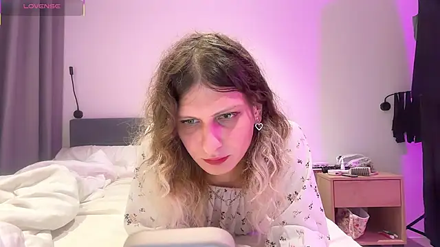 Alice Pinkhead online show from 10.23.25