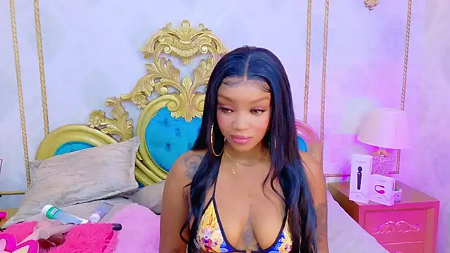 Snapshot of SalomeRestrepo chatting on 10.24.25 SalomeRestrepo online show from 10.24.25