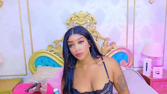 Snapshot of SalomeRestrepo chatting on 11.08.25 SalomeRestrepo online show from 11.08.25