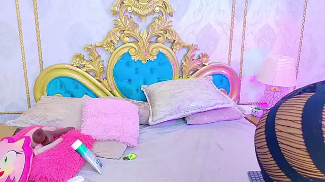 Snapshot of SalomeRestrepo chatting on 11.15.25 SalomeRestrepo online show from 11.15.25