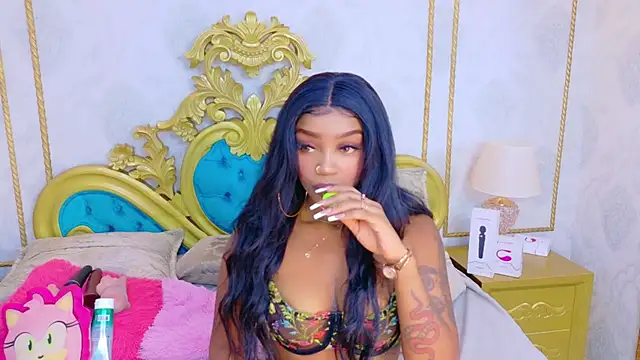 Snapshot of SalomeRestrepo chatting on 11.16.25 SalomeRestrepo online show from 11.16.25