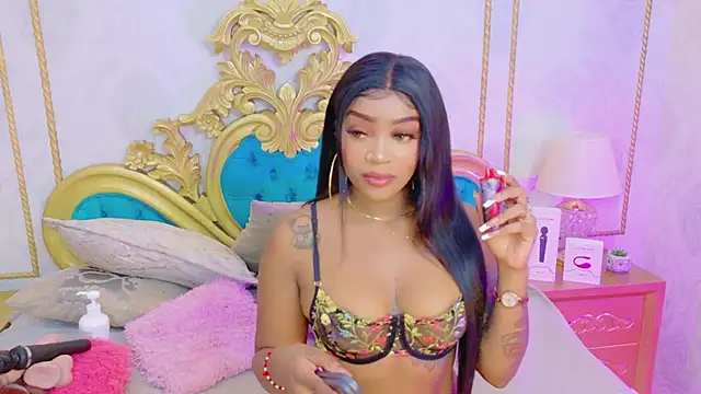 Snapshot of SalomeRestrepo chatting on 11.29.25 SalomeRestrepo online show from 11.29.25