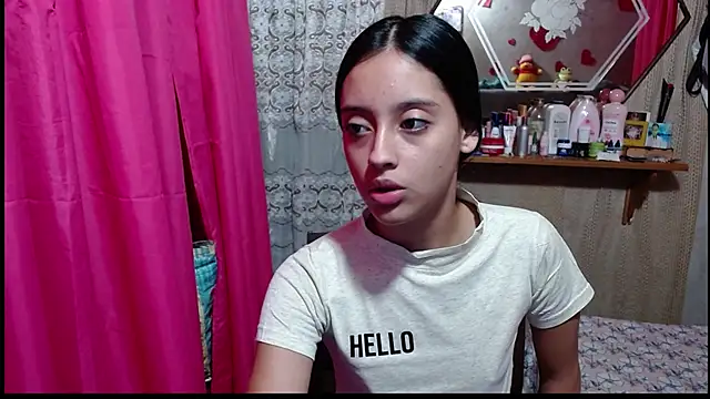 Snapshot of Lunawillis chatting on 02.15.26 Lunawillis online show from 02.15.26