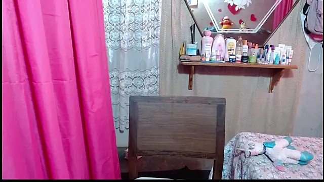 Snapshot of Lunawillis chatting on 02.24.26 Lunawillis online show from 02.24.26