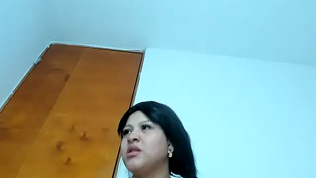 Snapshot of Natalycarter chatting on 10.19.25 Natalycarter online show from 10.19.25