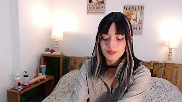 Snapshot of EvaHalsey chatting on 12.07.24 EvaHalsey online show from 12.07.24
