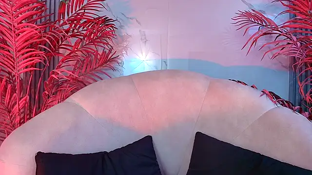 Snapshot of EvaHalsey chatting on 10.29.25 EvaHalsey online show from 10.29.25