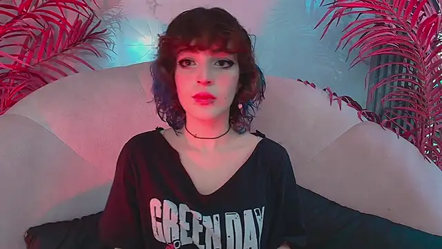 Snapshot of EvaHalsey chatting on 11.06.25 EvaHalsey online show from 11.06.25