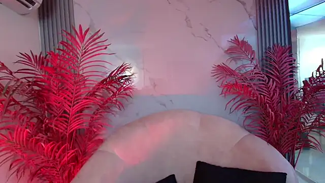 Snapshot of EvaHalsey chatting on 12.03.25 EvaHalsey online show from 12.03.25