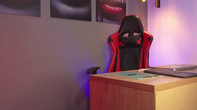 Snapshot of joseph_boy chatting on 04.11.26 joseph boy online show from 04.11.26