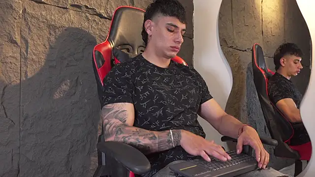 Snapshot of joseph_boy chatting on 04.13.26 joseph boy online show from 04.13.26