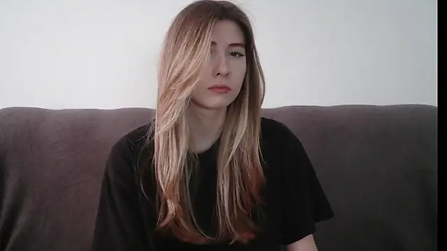 ErikaShyy online show from 02.11.25